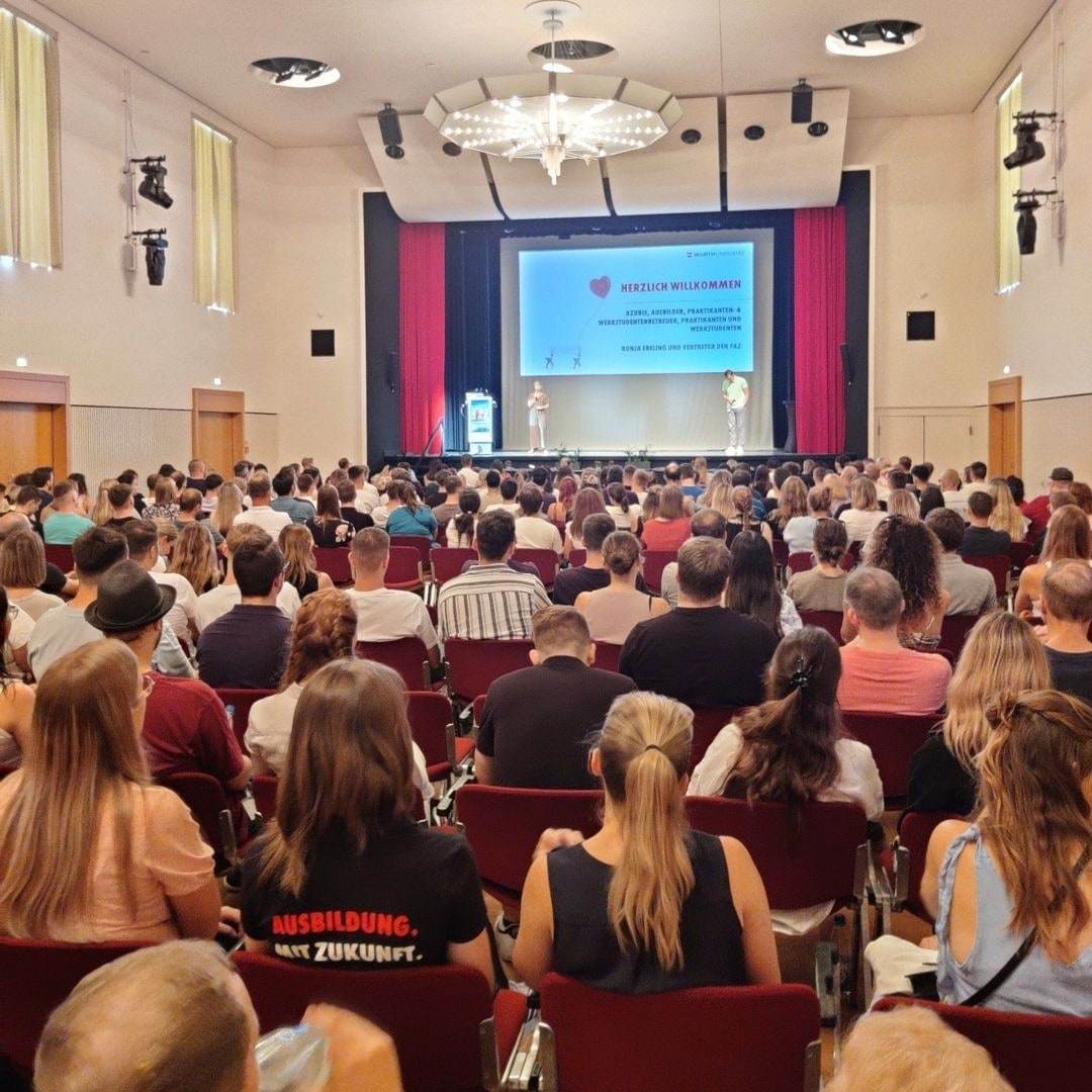 Voll besetzter Saal bei der Ausbildungskonferenz von Würth